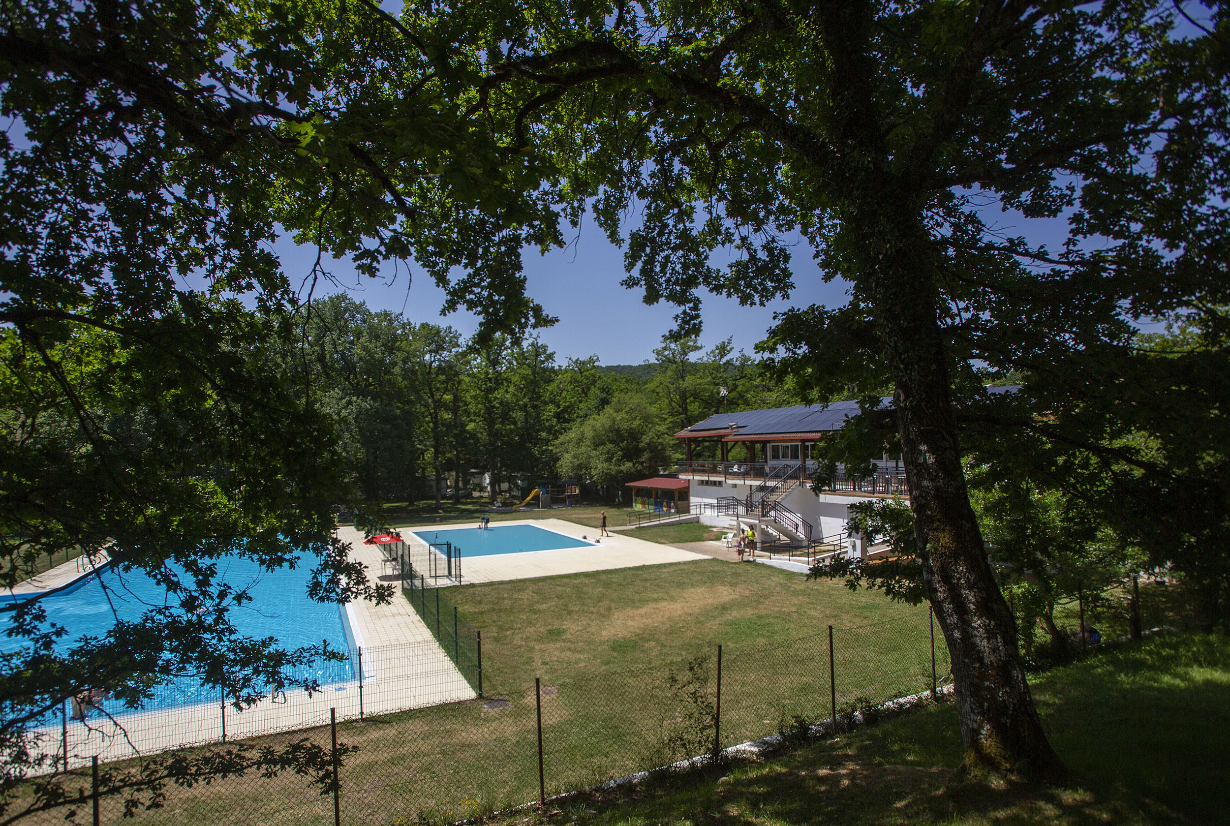 Visión general de la piscina del Camping Etxarri